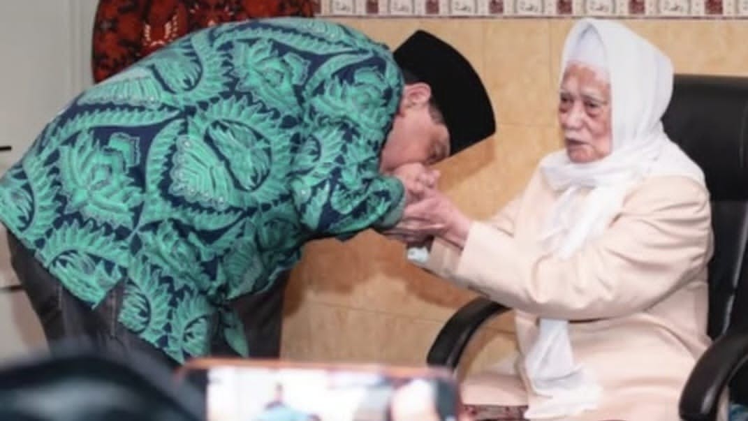 Chairul Tanjung Sowan ke Lirboyo, Cium Tangan Kyai dan Minta Maaf soal Tayangan Trans7