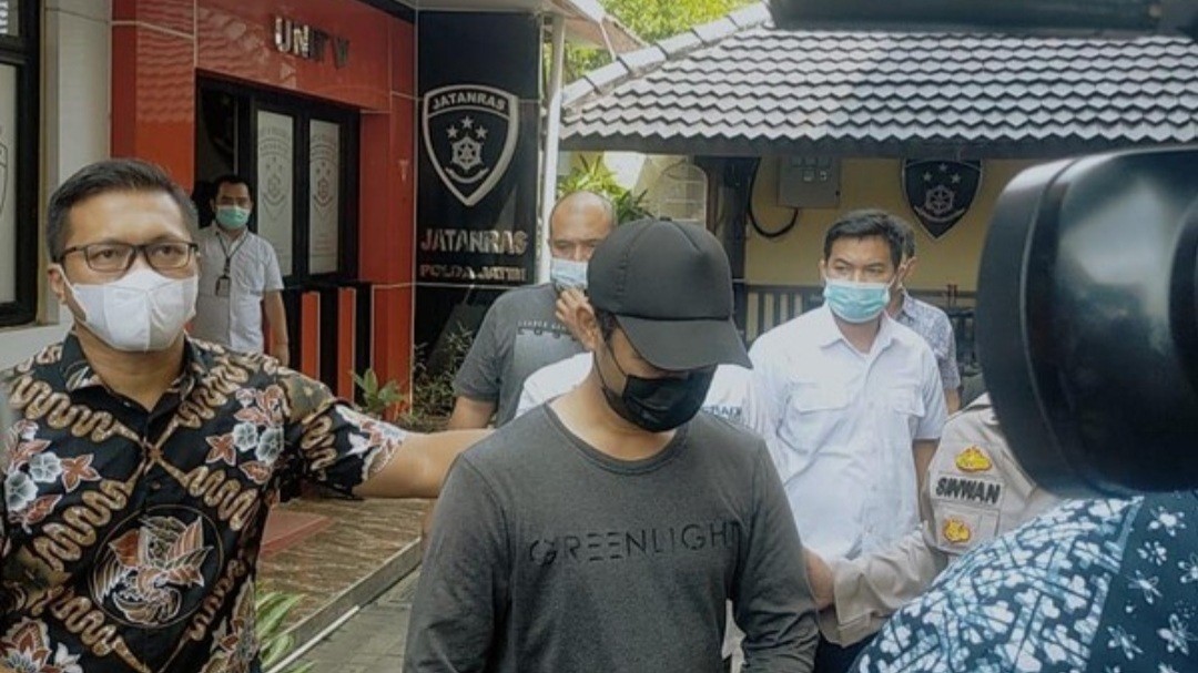 Hadfana Penendang Sesajen di Tangkap, Meminta Maaf Pada Seluruh Masyarakat Indonesia